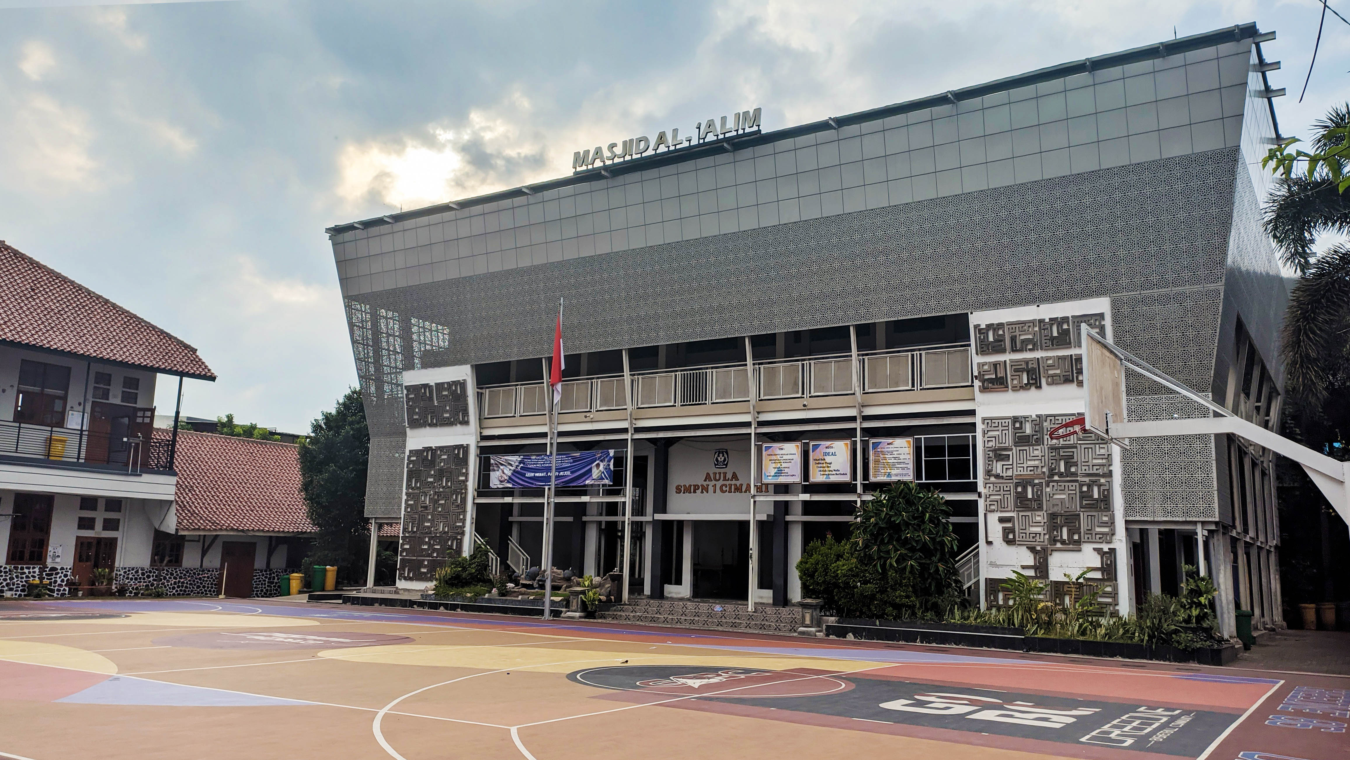 Lapangan sekolah